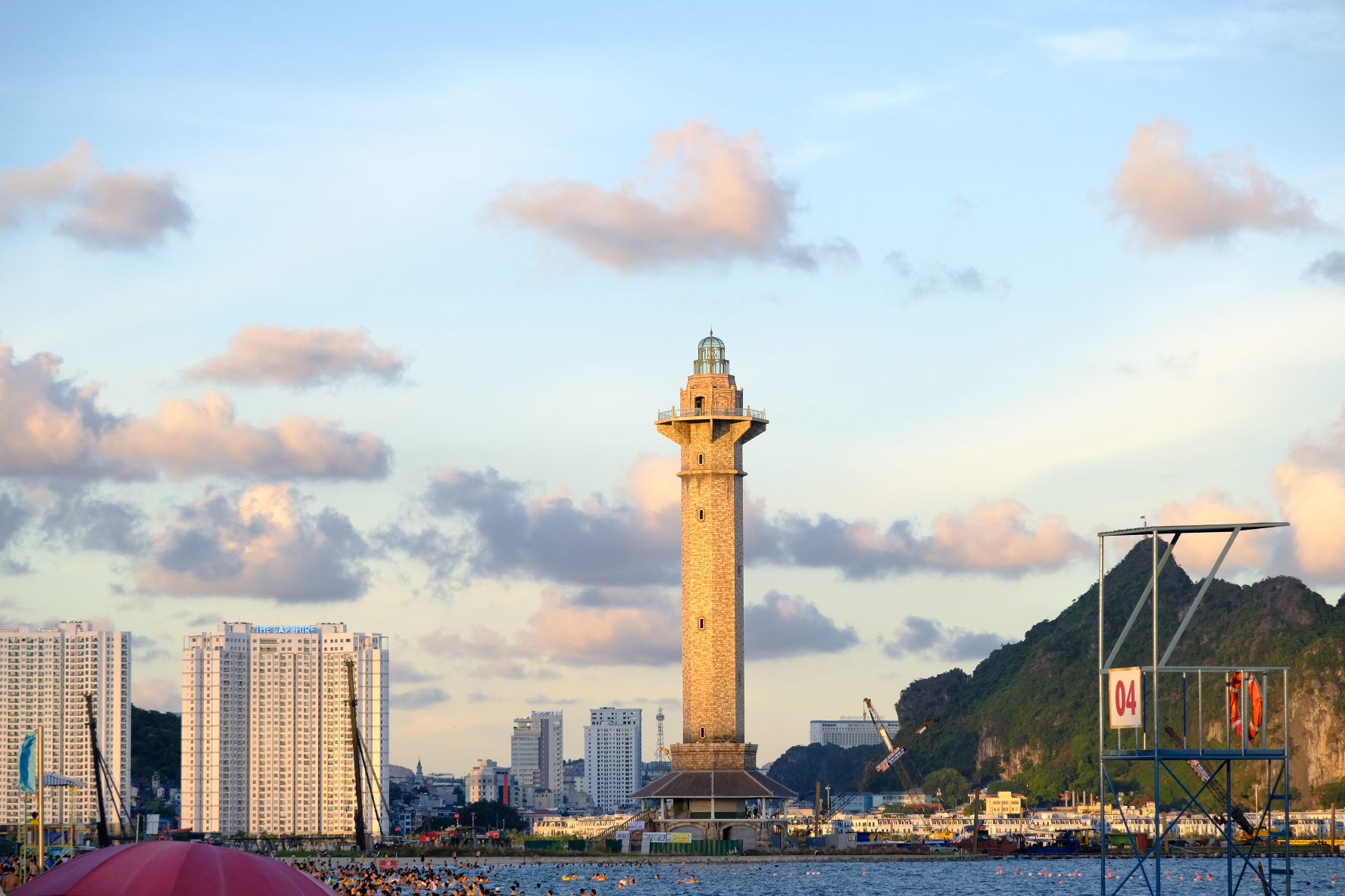 Rút thẻ tín dụng tại Bãi Cháy